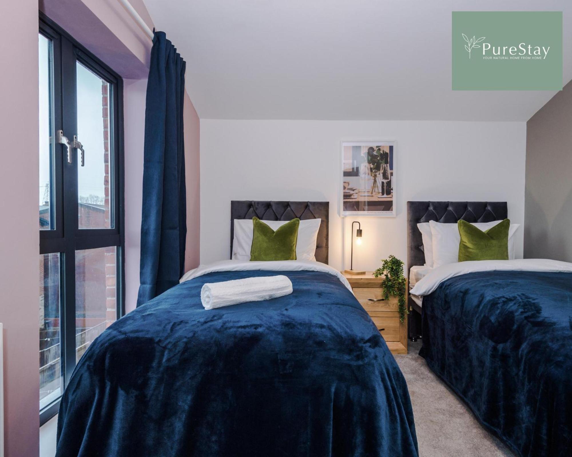 PureStay Manchester: Five-Bedroom House with Free Parking Exterior photo