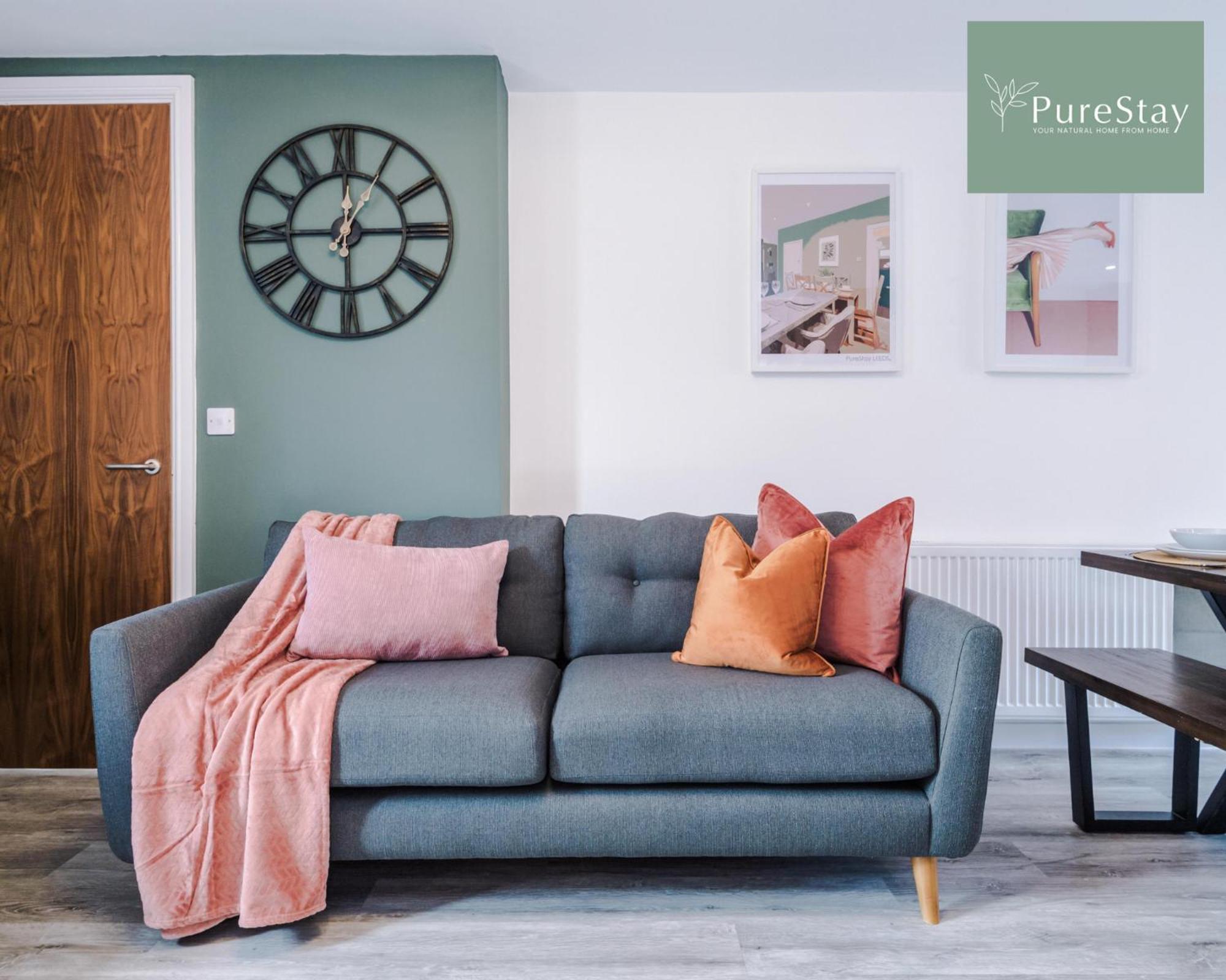 PureStay Manchester: Five-Bedroom House with Free Parking Exterior photo